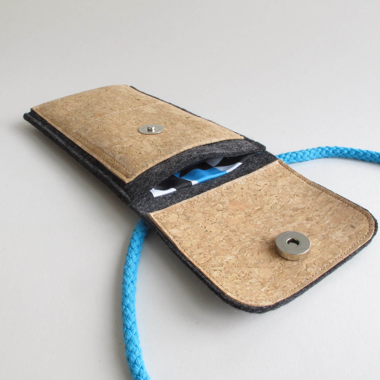 Shoulder bag for Fairphone 6 | made of felt and organic cotton | anthracite - shapes | model KEDJA