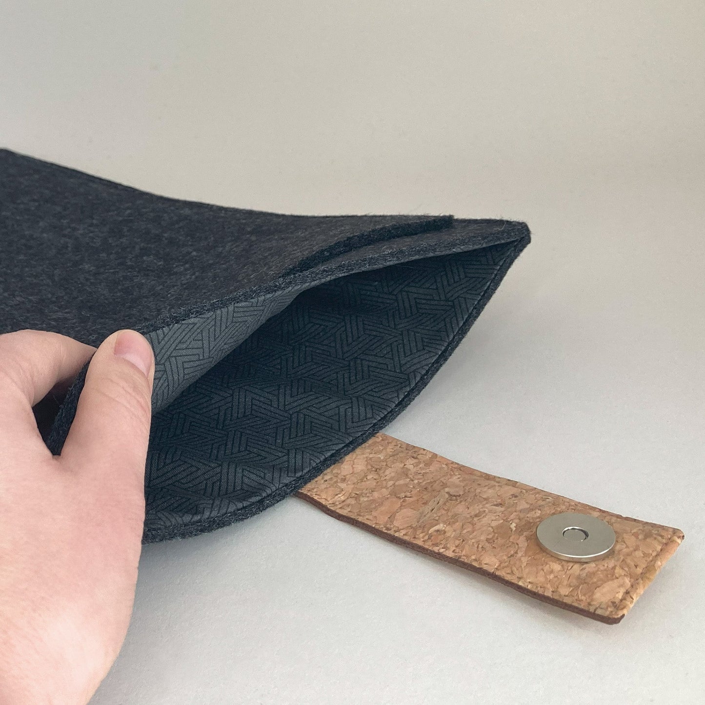Case for Asus Vivobook X170 | with magnetic closure and extra compartment | anthracite - Tracks | Model "HAKA"