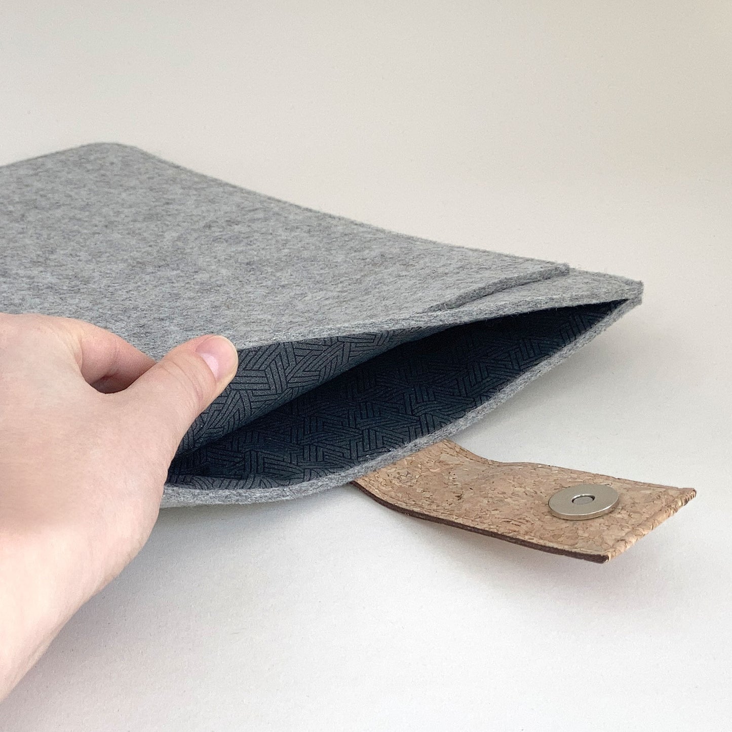 Sleeve for MacBook Pro 14 | with magnetic closure and extra compartment | light gray - Tracks | Model "HAKA"