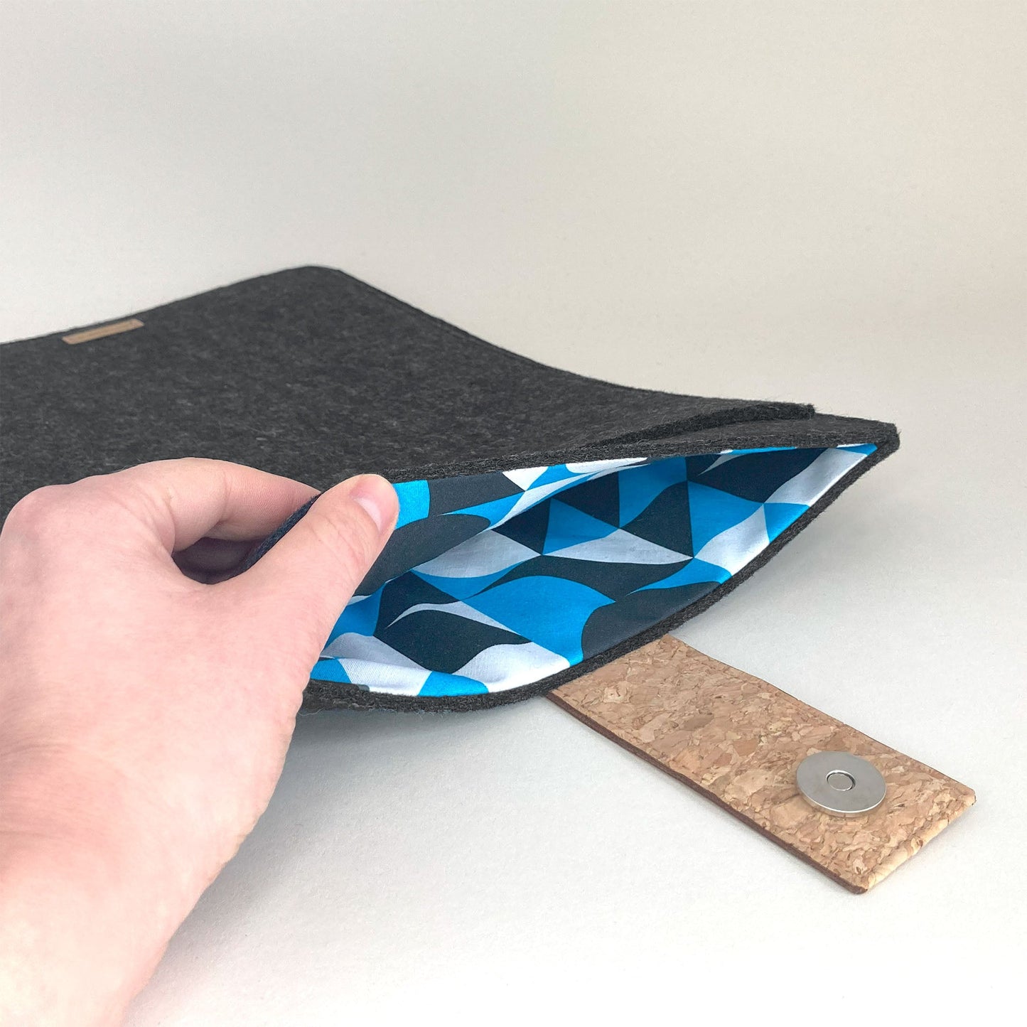 Custom-made tablet case | with magnetic closure and extra compartment | anthracite - Shapes | Model "HAKA"