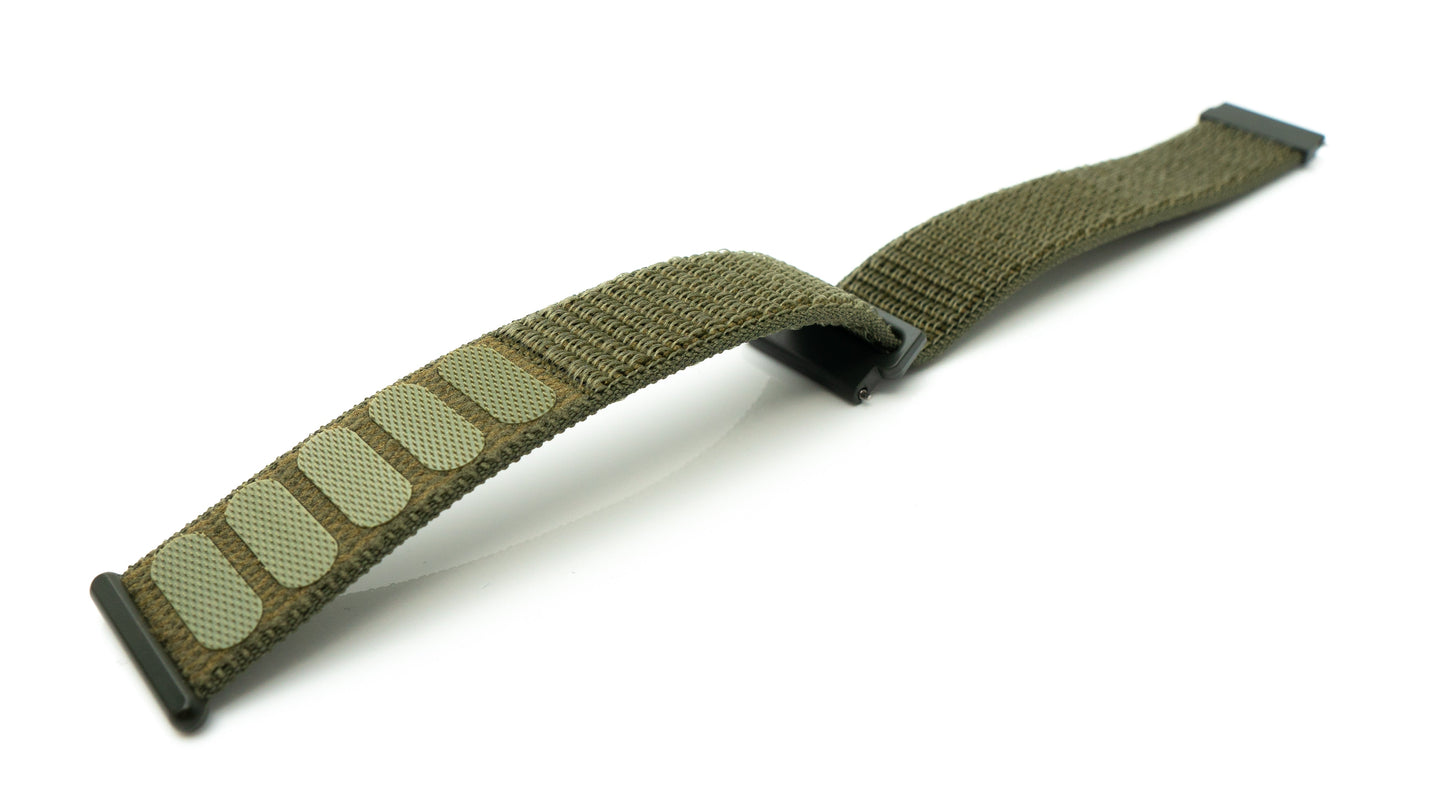 SYSTEM-S Armband 22 mm aus Nylon für für Fitbit Versa 2 1 Lite Smartwatch in Grün