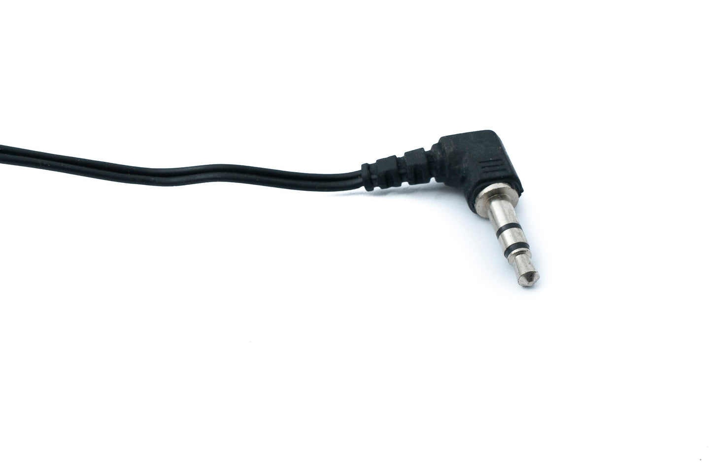 SYSTEM-S Audio Kabel 100 cm AUX 3,5 mm Stecker zu Auto Radio Kassette Winkel in Schwarz