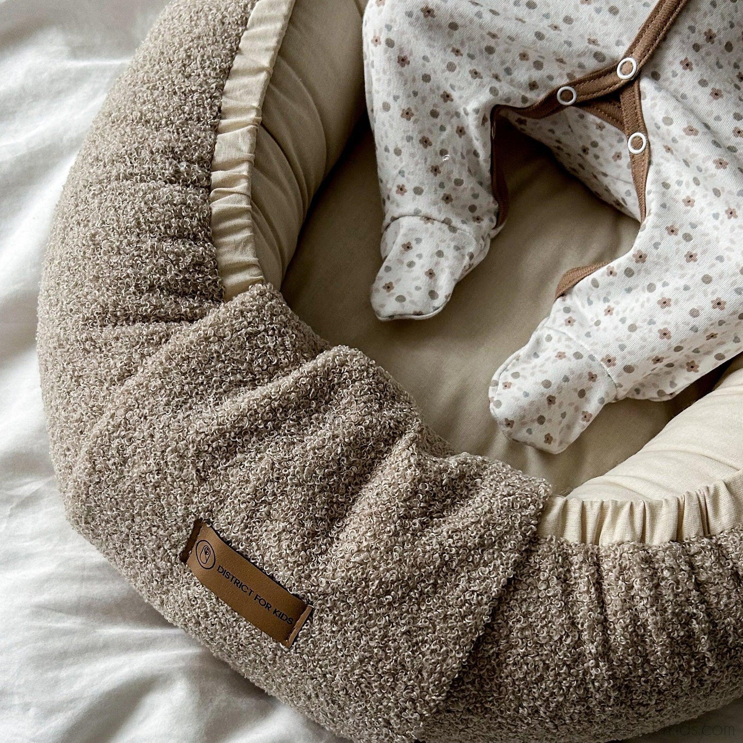 Babynestchen Teddystoff-Boucle – mitwachsender Baby-Kokon