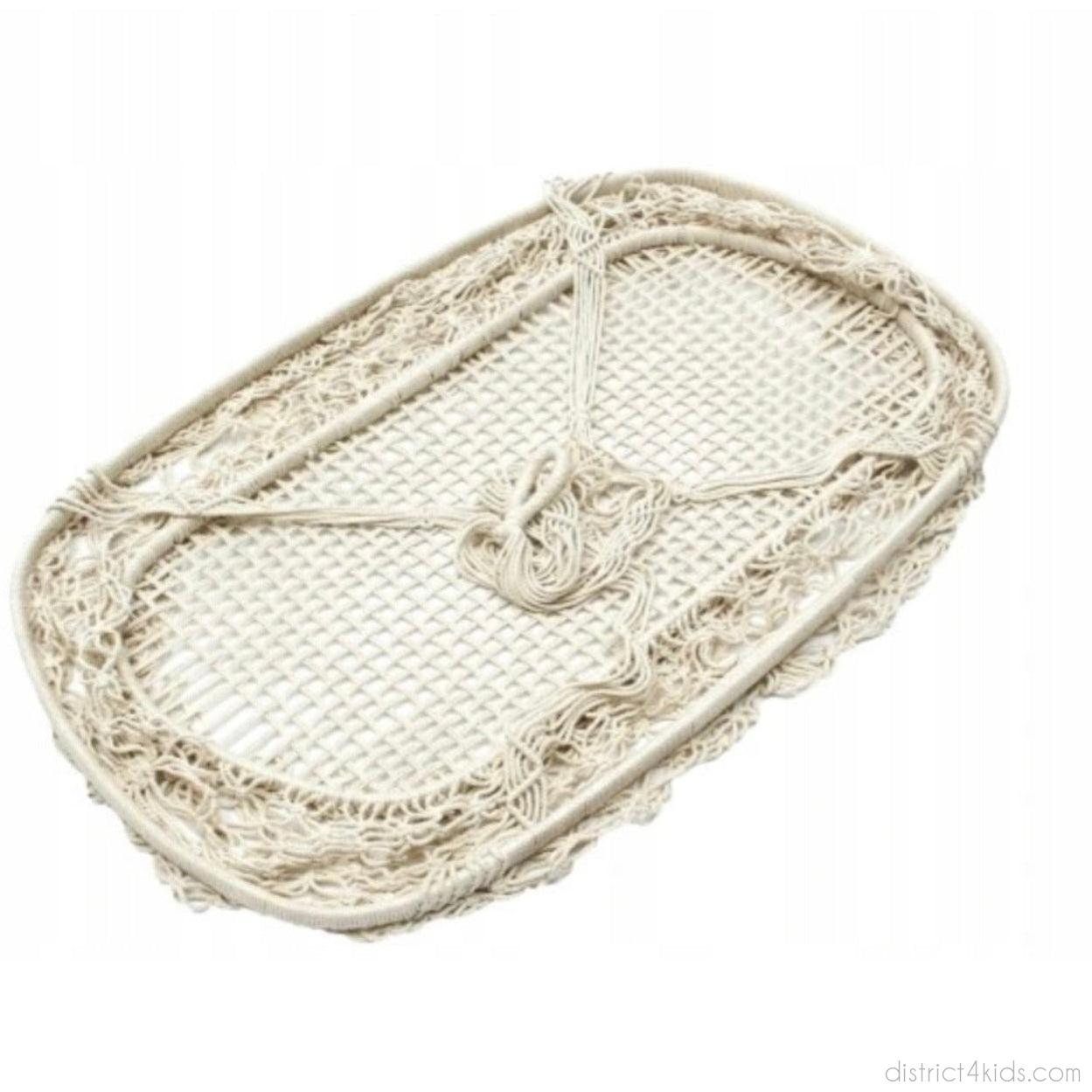 Boho hanging cradle made of macramé cotton yarn – gentle rocking for sweet dreams