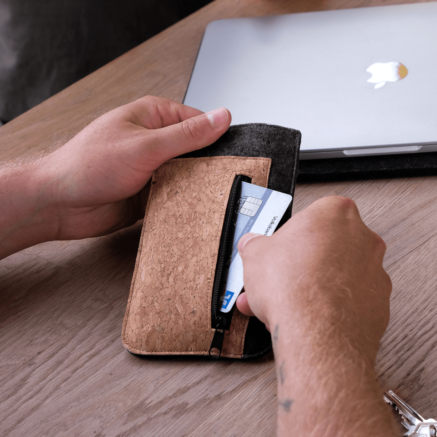 Handytasche mit Kartenfach für Xiaomi 14 Ultra | anthrazit - tracks | Modell "ZIP"