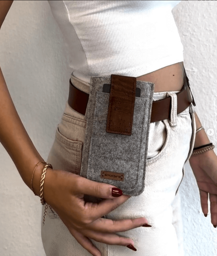 Handy Gürteltasche für Xiaomi POCO X7 | mit Magnetverschluss und Kartenfach | hellgrau | Modell CLIP