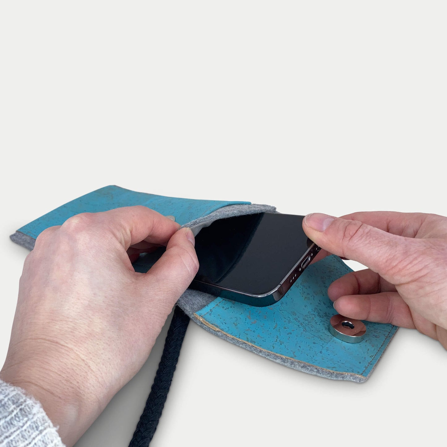 iPhone 16 Pro Max shoulder bag | Felt & cotton | light gray - azure | KEDJA deluxe