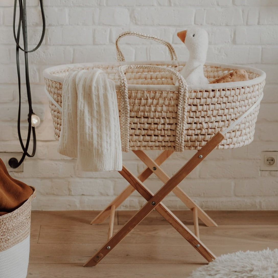 Foldable Moses basket frame - mobile, stable & stylish