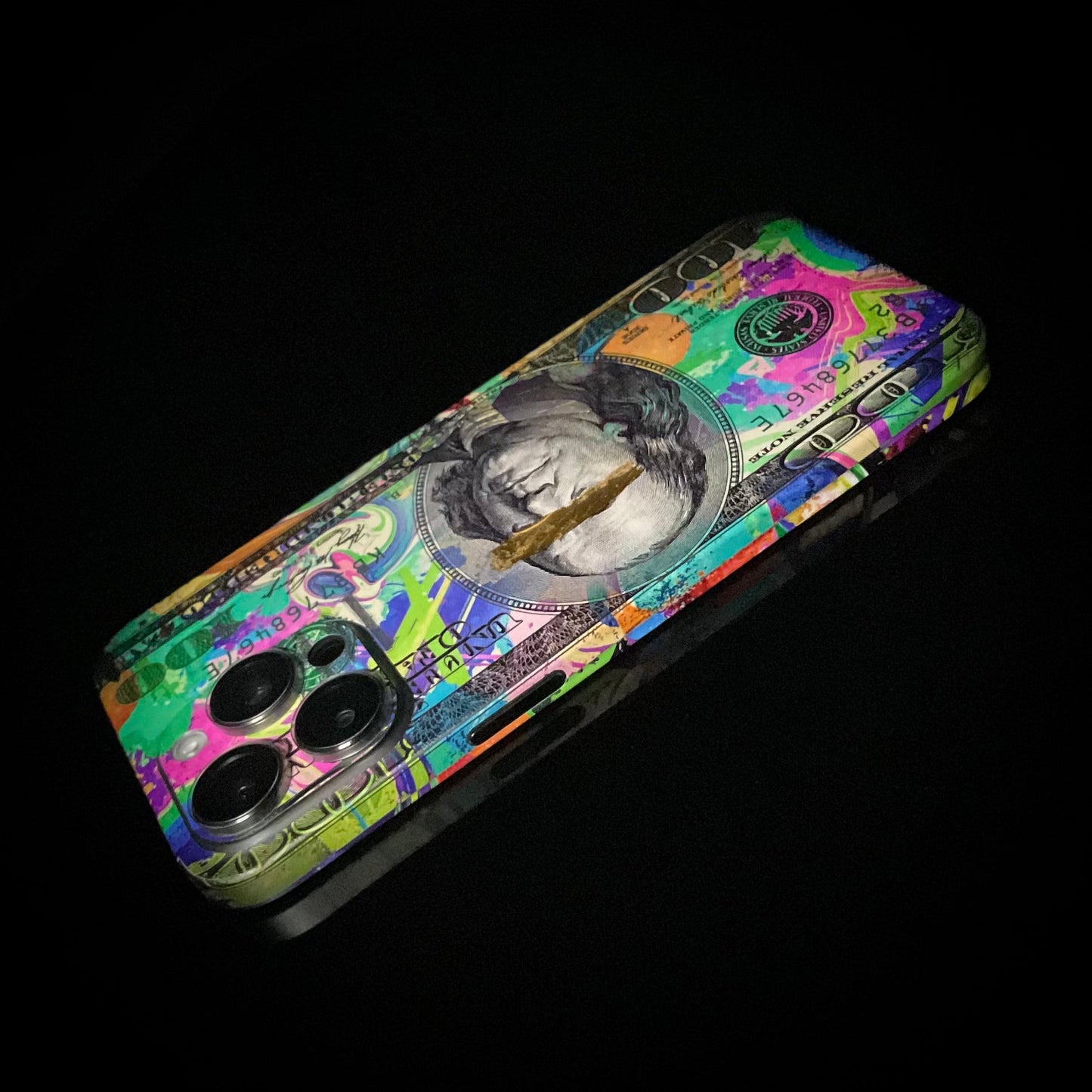 iPhone 14 Skin mit 24K Gold Benjamin Matt
