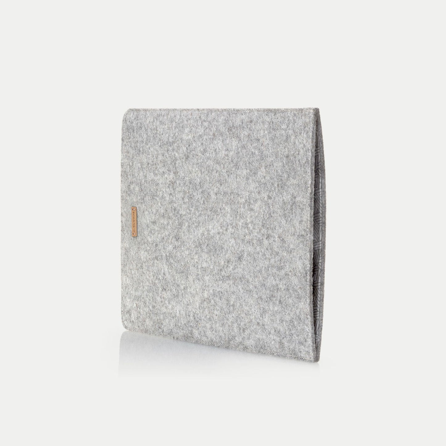 Sleeve for Asus VivoBook 17 | Made of felt and organic cotton | Light gray - Tracks | Model "LET"