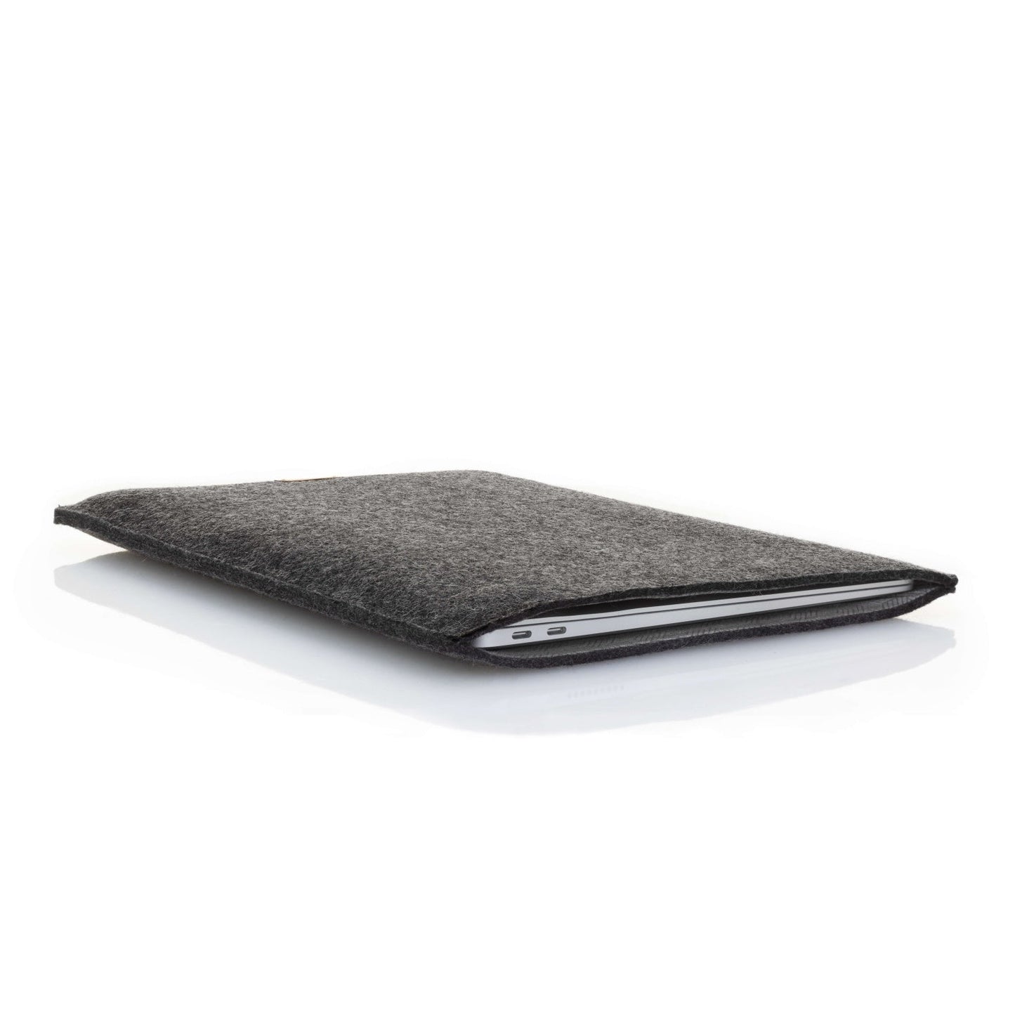 Hülle für Honor MagicBook | aus Filz und Bio-Baumwolle | anthrazit - Tracks | Modell "LET"