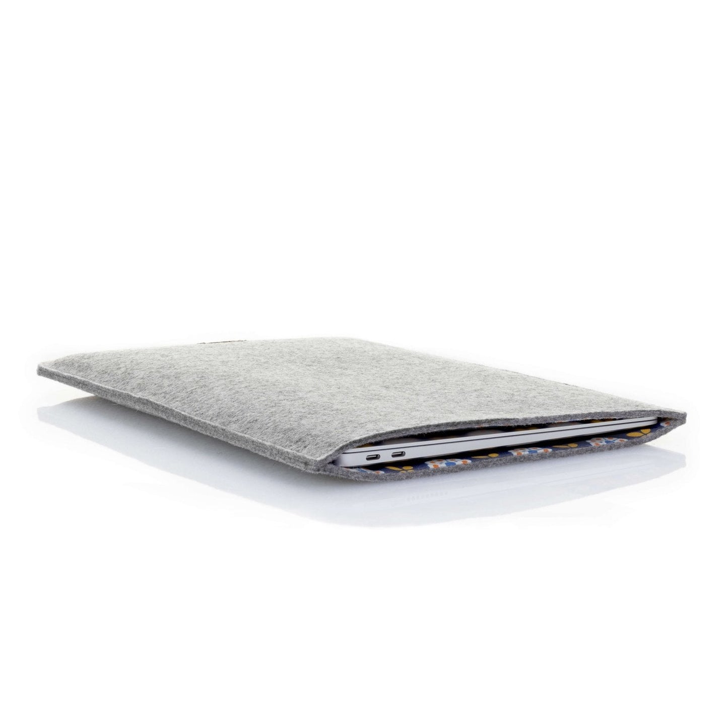 Hülle für MacBook Air M3 13 | aus Filz und Bio-Baumwolle | hellgrau - Bloom | Modell "LET"