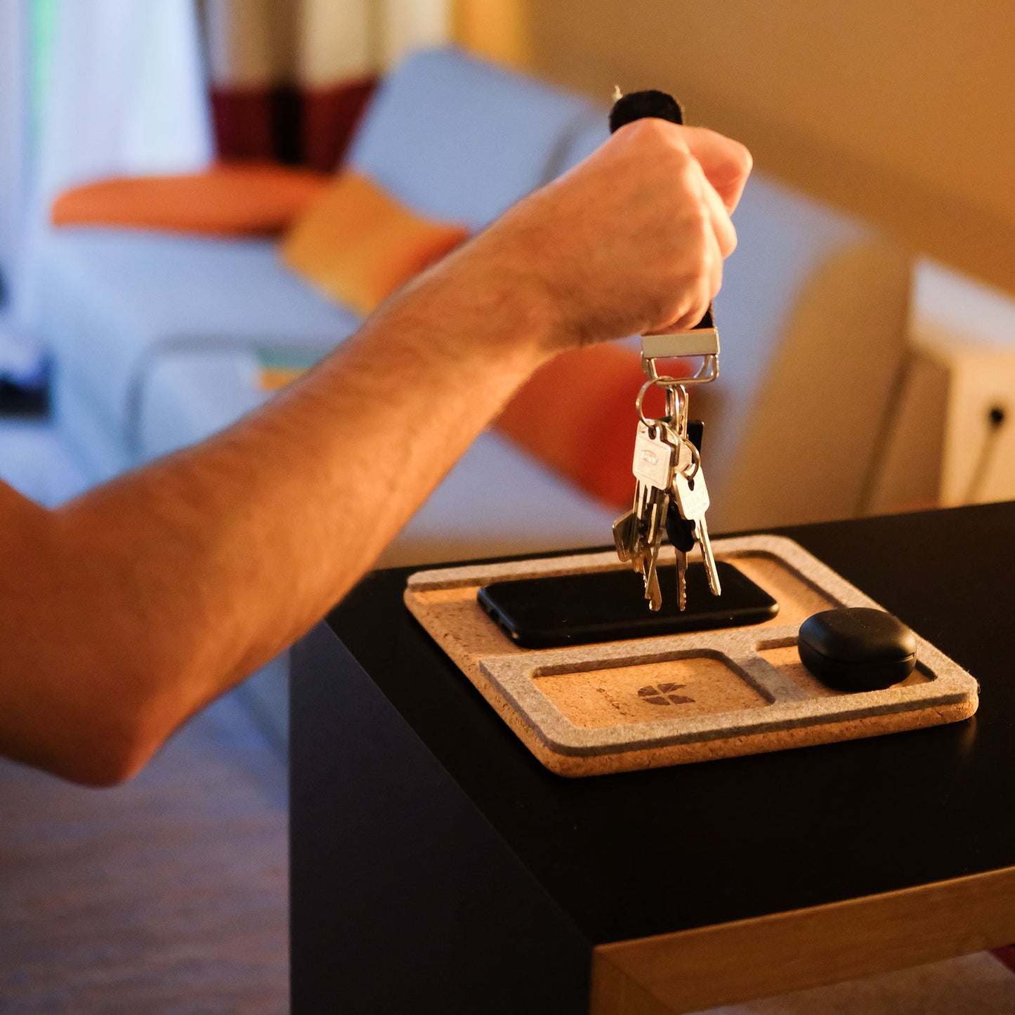 Organizer for cell phone, keys, jewelry, etc. | Made of felt and cork | Light gray
