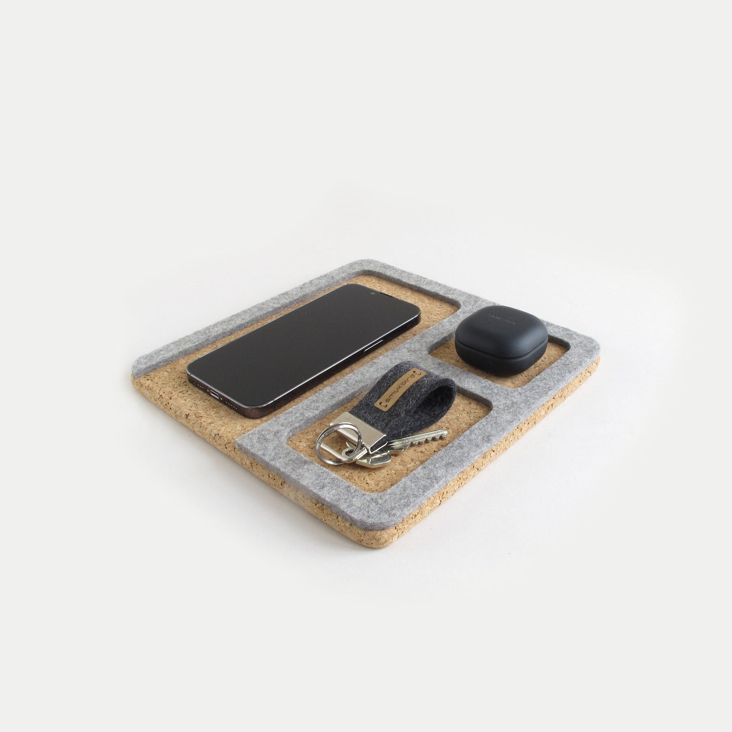 Organizer for cell phone, keys, jewelry, etc. | Made of felt and cork | Light gray