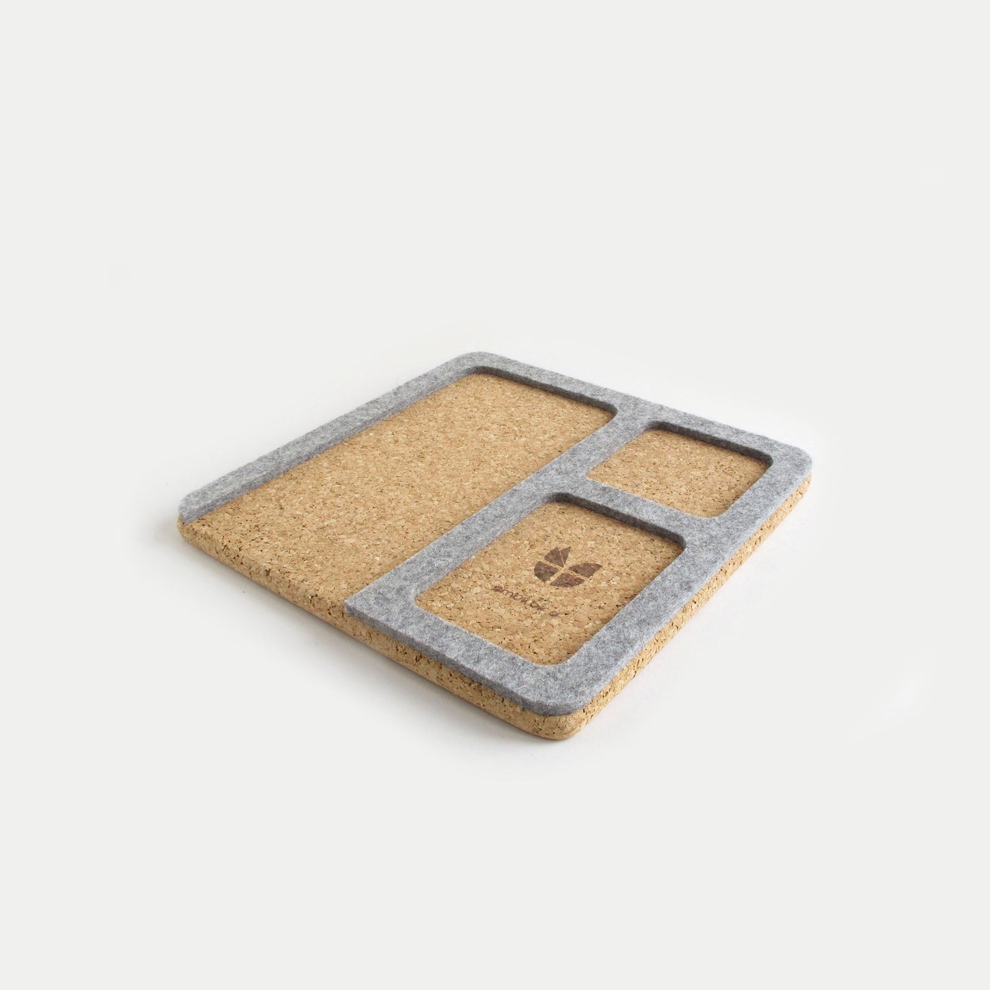 Organizer for cell phone, keys, jewelry, etc. | Made of felt and cork | Light gray
