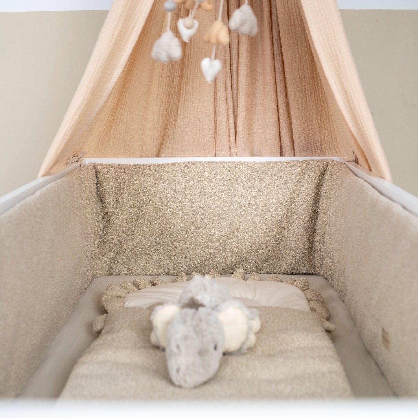Bettumrandung Teddy Bouclé – Weiche Premium Umrandung für Baby- & Beistellbetten