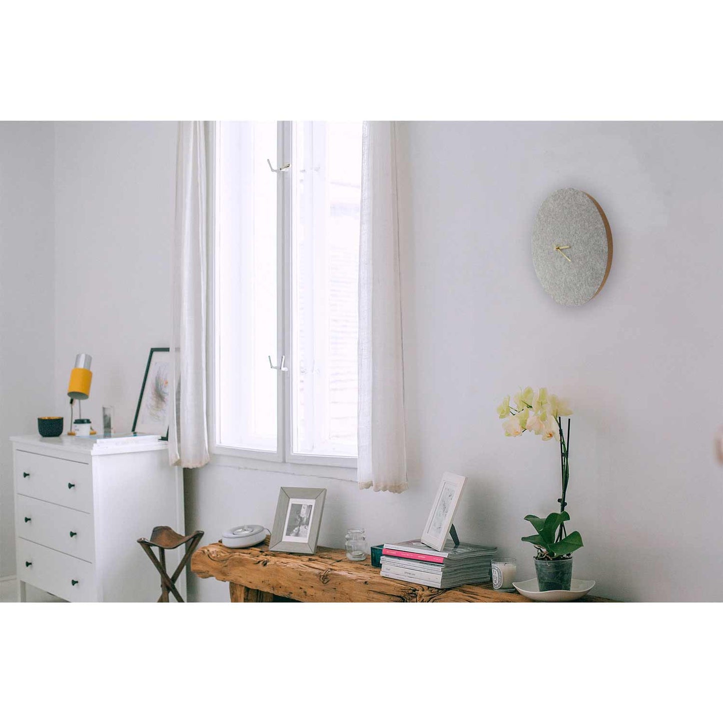 Felt and cork wall clock, 30 cm | light grey - gold | Design: Aalborg