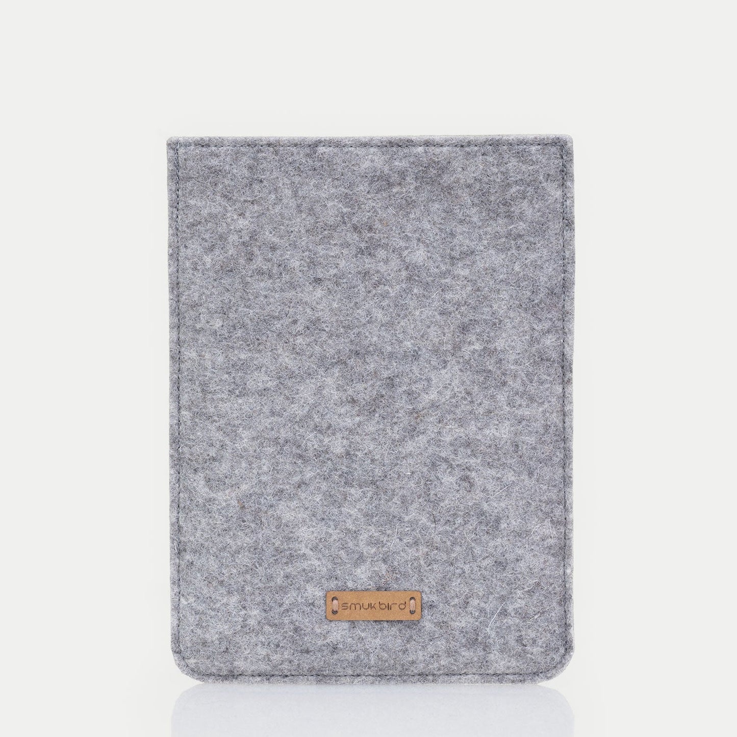 Hülle für Kindle Scribe | aus Filz und Bio-Baumwolle | hellgrau - tracks | Modell "LET"