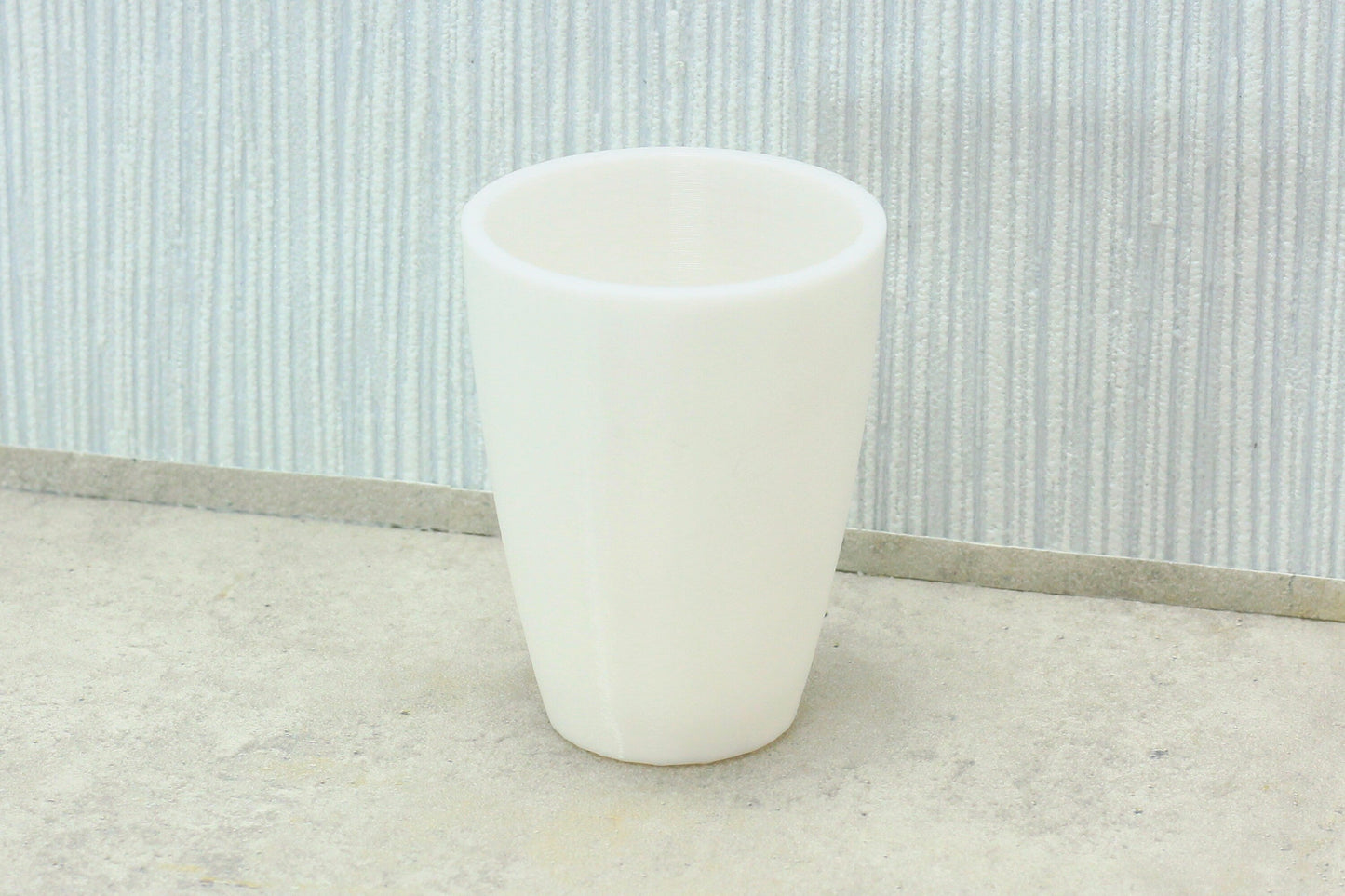 Modern Round Flower Pot | 1:12, 118, 124 Scale Dollhouse Decor | 3D Printed Miniature Made in Germany