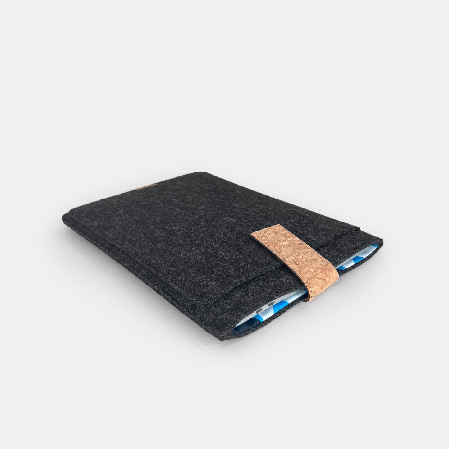 Sleeve for Asus Vivobook X170 | with magnetic closure and extra compartment | anthracite - Shapes | Model "HAKA"