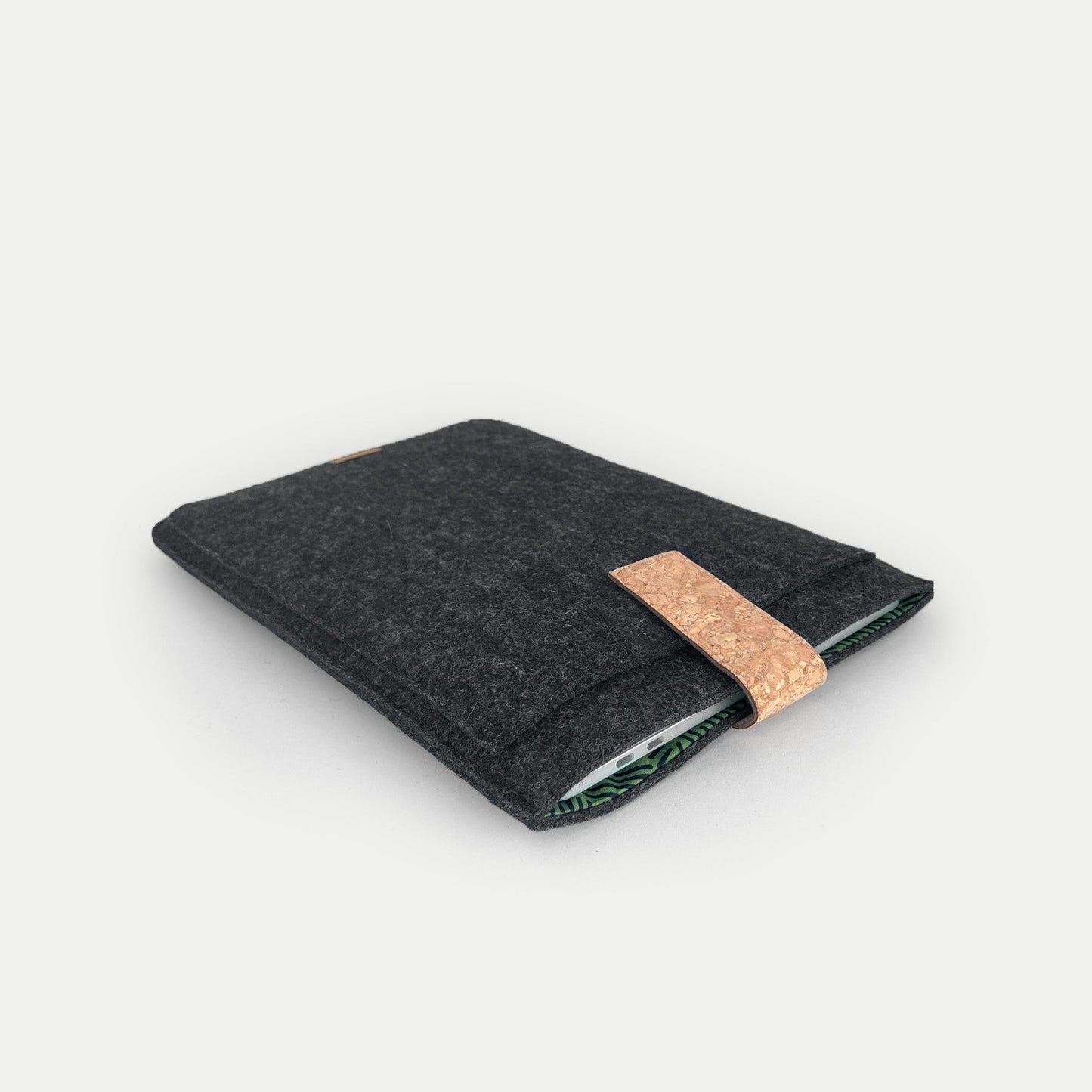 Sleeve for Asus Vivobook Go 15 | with magnetic closure and extra compartment | anthracite - Stripes | Model "HAKA"