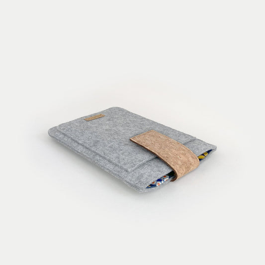 Hülle für PocketBook Era | mit Magnetverschluss und extra Fach | hellgrau - Bloom | Modell "HAKA"