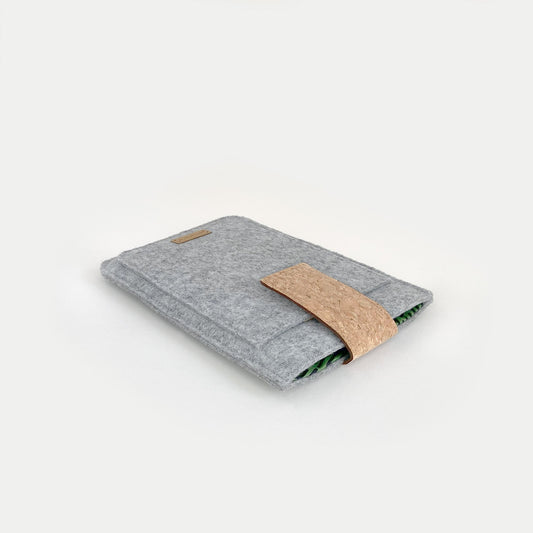 Hülle für Kindle Colorsoft 1. Gen  | mit Magnetverschluss und extra Fach | hellgrau - Stipes | Modell "HAKA"