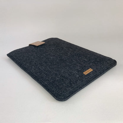 Hülle für MacBook Pro 14 | mit Magnetverschluss und extra Fach  | anthrazit - Shapes | Modell "HAKA"