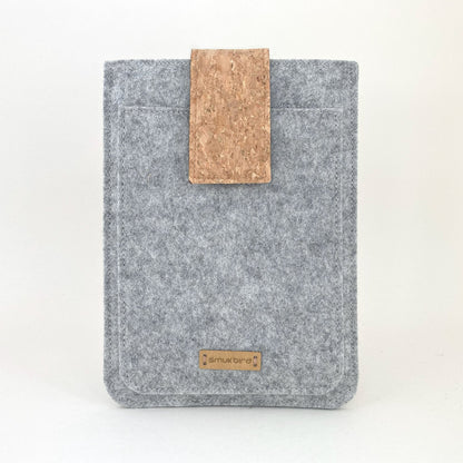 Hülle für Kindle Colorsoft 1. Gen  | mit Magnetverschluss und extra Fach | hellgrau - Stipes | Modell "HAKA"