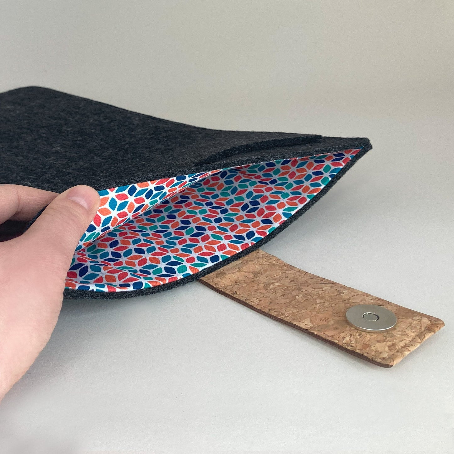 Hülle für Fujitsu Stylistic | mit Magnetverschluss und extra Fach  | anthrazit - Colorful | Modell "HAKA"