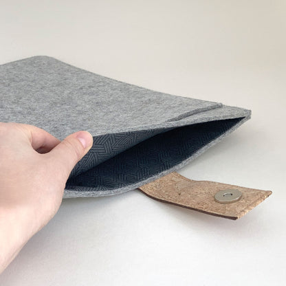 Sleeve for MacBook Pro 14 | with magnetic closure and extra compartment | light gray - Tracks | Model "HAKA"