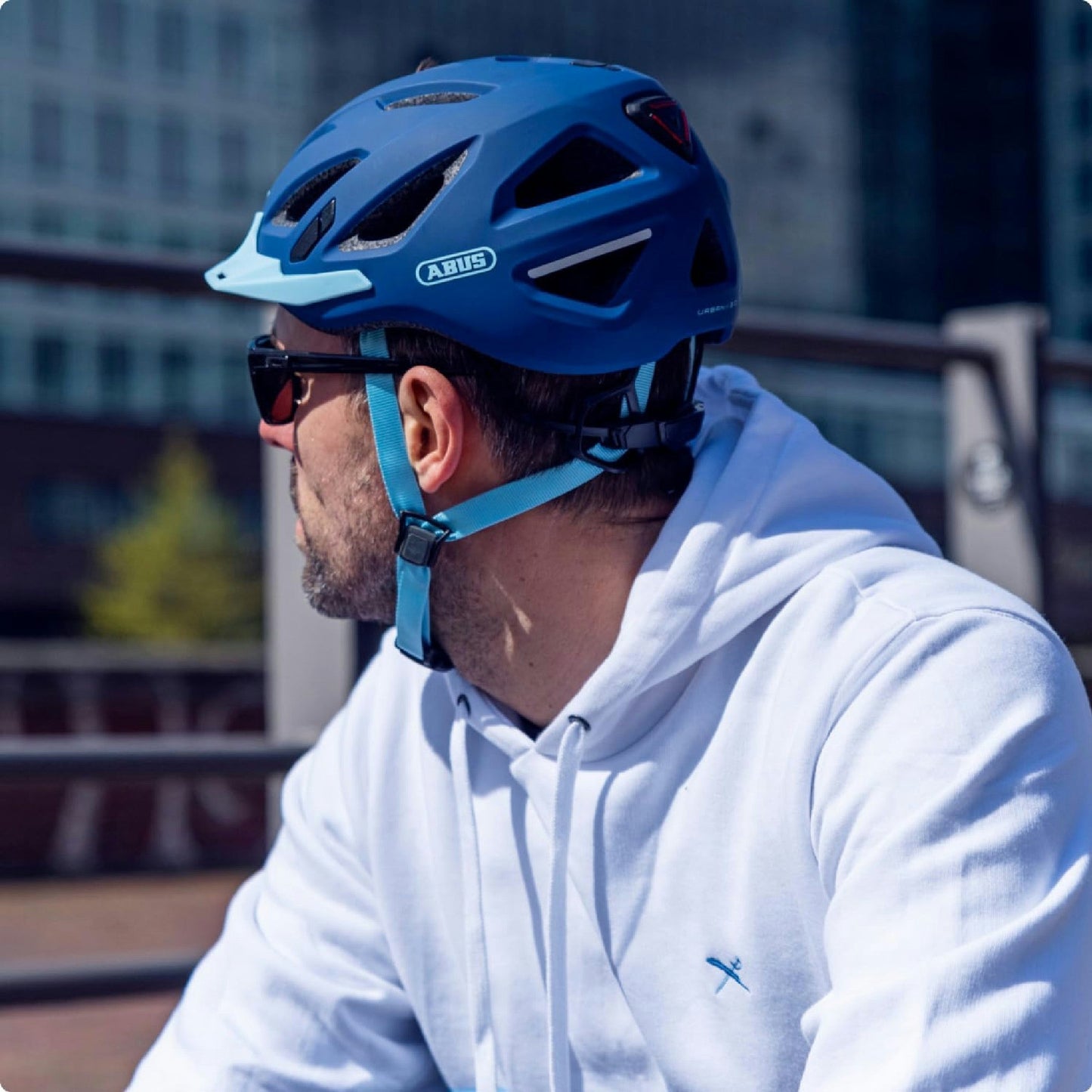 ABUS Fahrradhelm Urban-I 3.0 Schwarz Matt mit Rücklicht