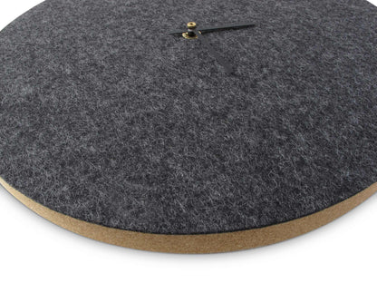 Wanduhr aus Filz und Kork 30 cm | anthrazit - schwarz | Design: Aalborg