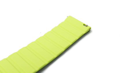 SYSTEM-S Armband 20 mm aus Silikon magnetisch für Samsung Galaxy Watch 5 4 in Grün