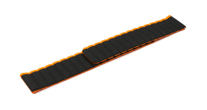 SYSTEM-S Armband 22 mm aus Silikon magnetisch für Samsung Galaxy Watch 5 4 in Orange