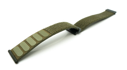 SYSTEM-S Armband 22 mm aus Nylon für für Fitbit Versa 2 1 Lite Smartwatch in Grün