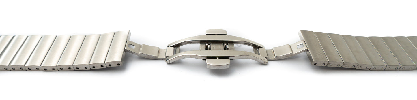 SYSTEM-S Armband 20 mm aus Metall für Samsung Galaxy Watch 4 Smartwatch in Grau