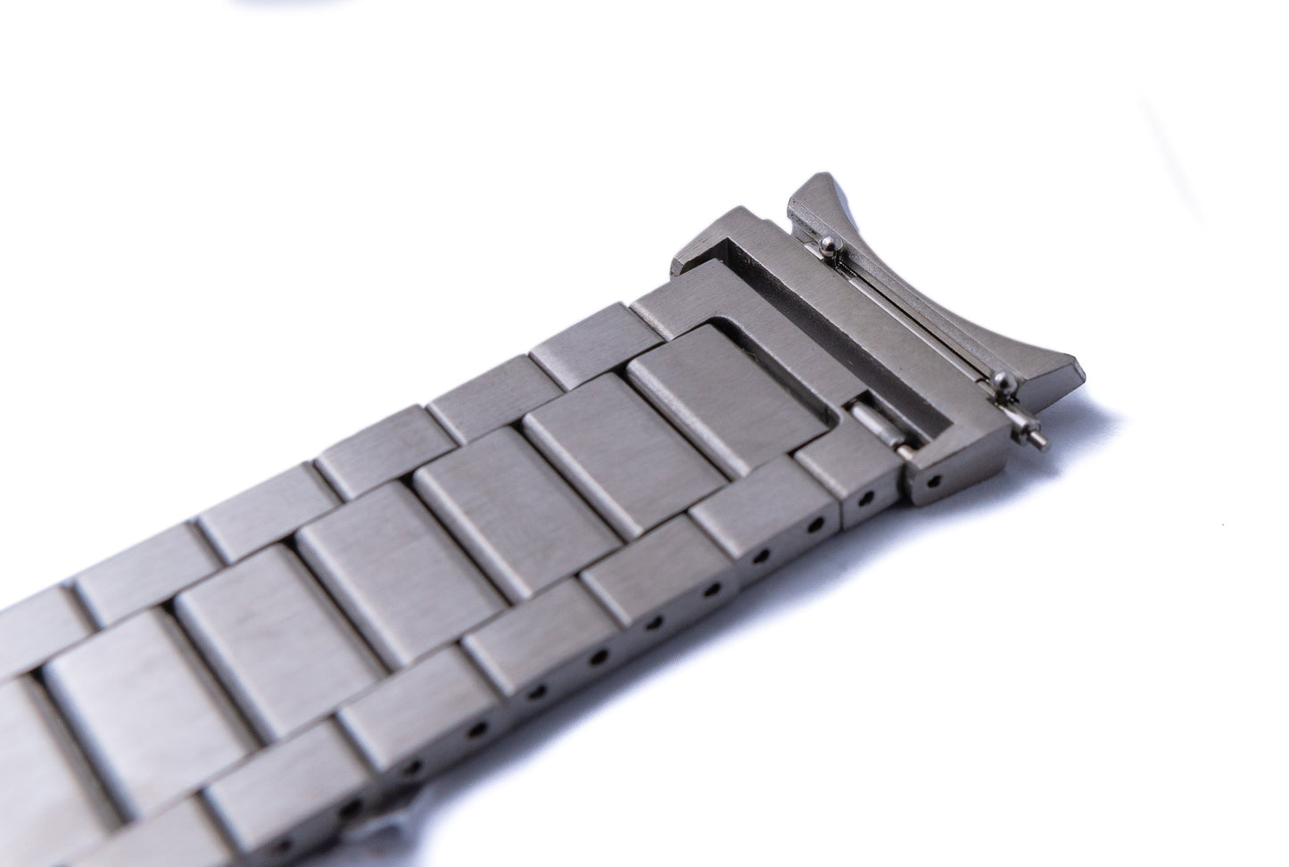 SYSTEM-S Armband 20 mm aus Metall für Samsung Galaxy Watch 4 Smartwatch in Grau