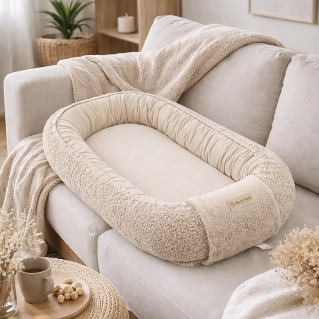 Babynest Bouclé beige – kuschelig & mitwachsend