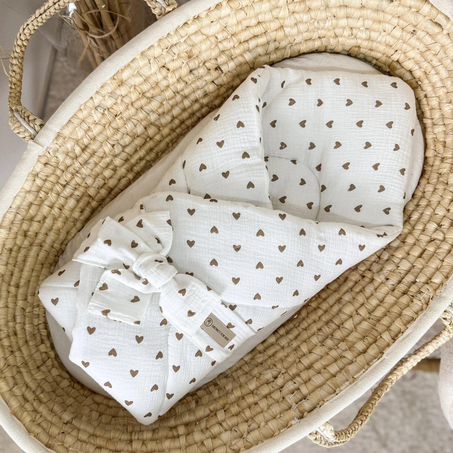 Einschalgdecke Baby aus Musselin Herzen braun | Babyhörnchen