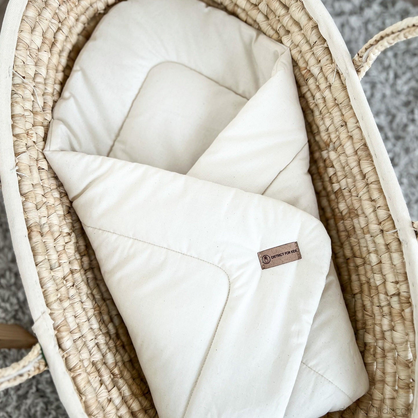 Baby snuggle blanket made from 100% organic cotton – sustainable &amp; cuddly swaddling blanket