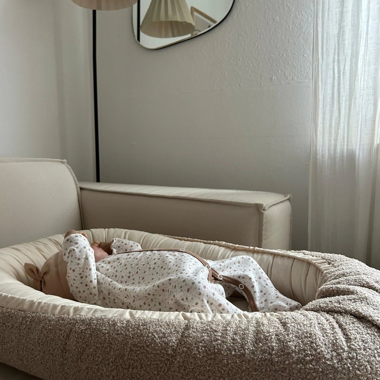 Babynest Bouclé beige – kuschelig & mitwachsend