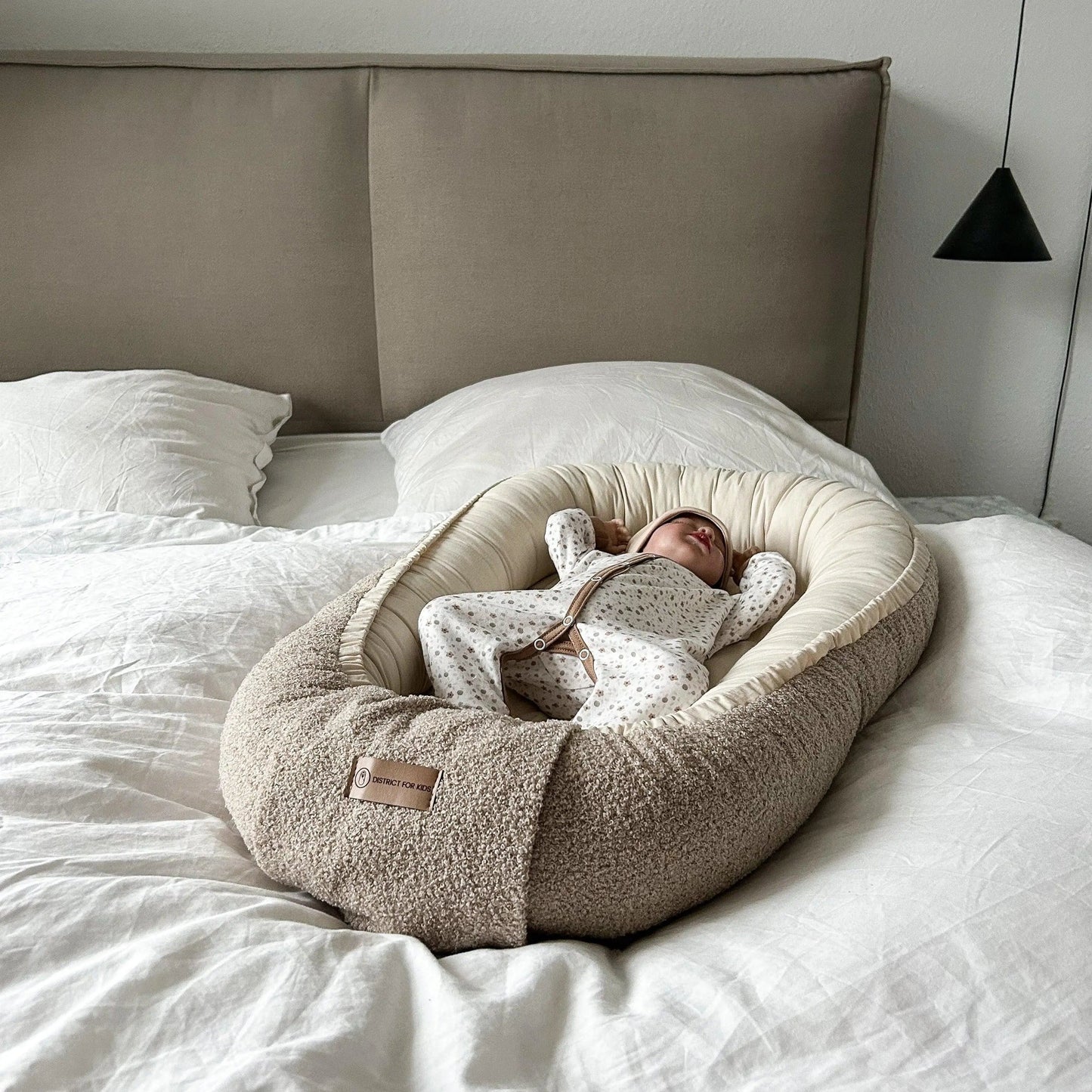 Babynest Bouclé beige – kuschelig & mitwachsend