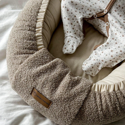 Babynestchen Teddystoff-Boucle – mitwachsender Baby-Kokon