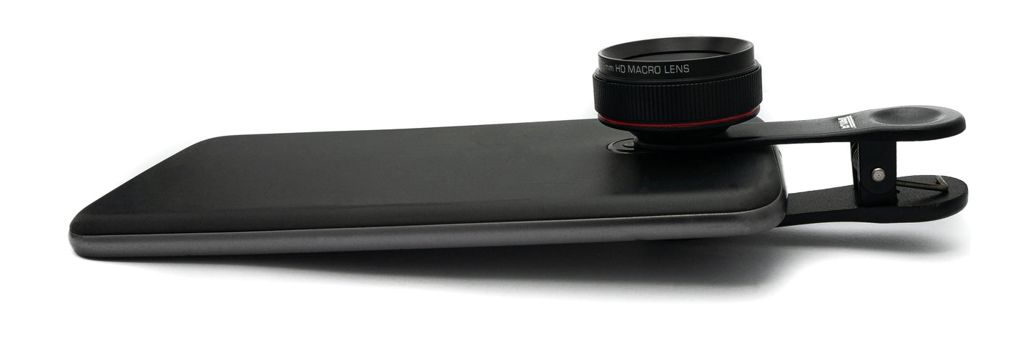 SYSTEM-S Makro Linse 1.1x bis 2.8x Vergrösserung mit Clip und Schutztasche für Smartphone