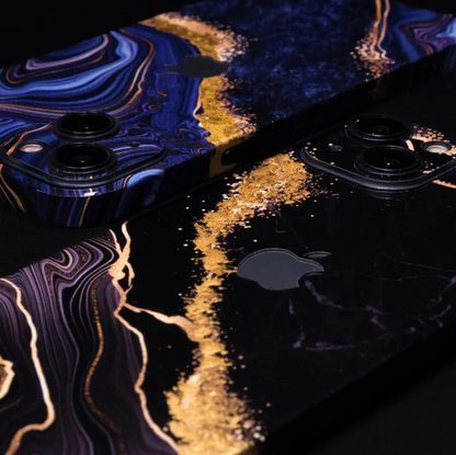 iPhone 15 Pro Skin mit 24K Gold Luxury Black