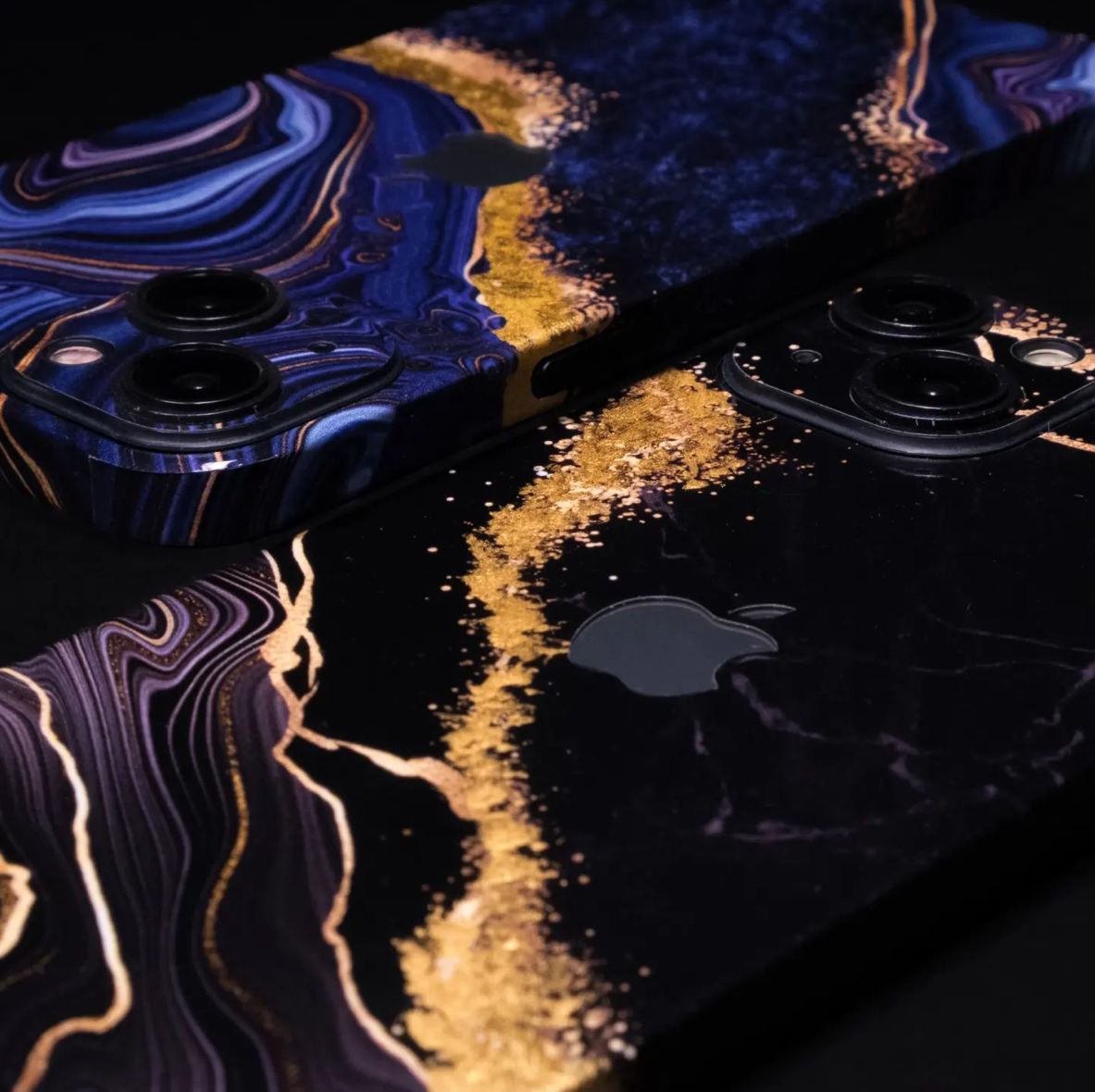 iPhone 16 Skin mit 24K Gold Luxury Black