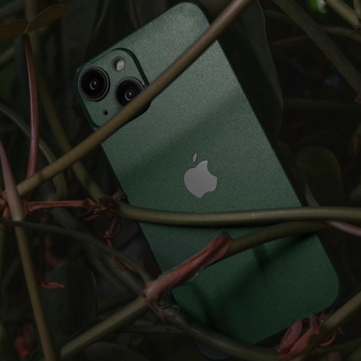 iPhone 14 Pro Skin Matte Pine Green