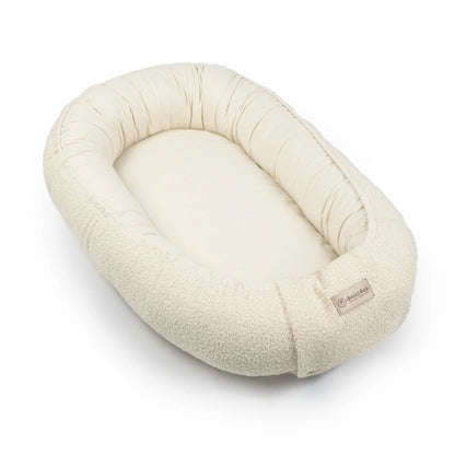 Babynest Bouclé beige – kuschelig & mitwachsend