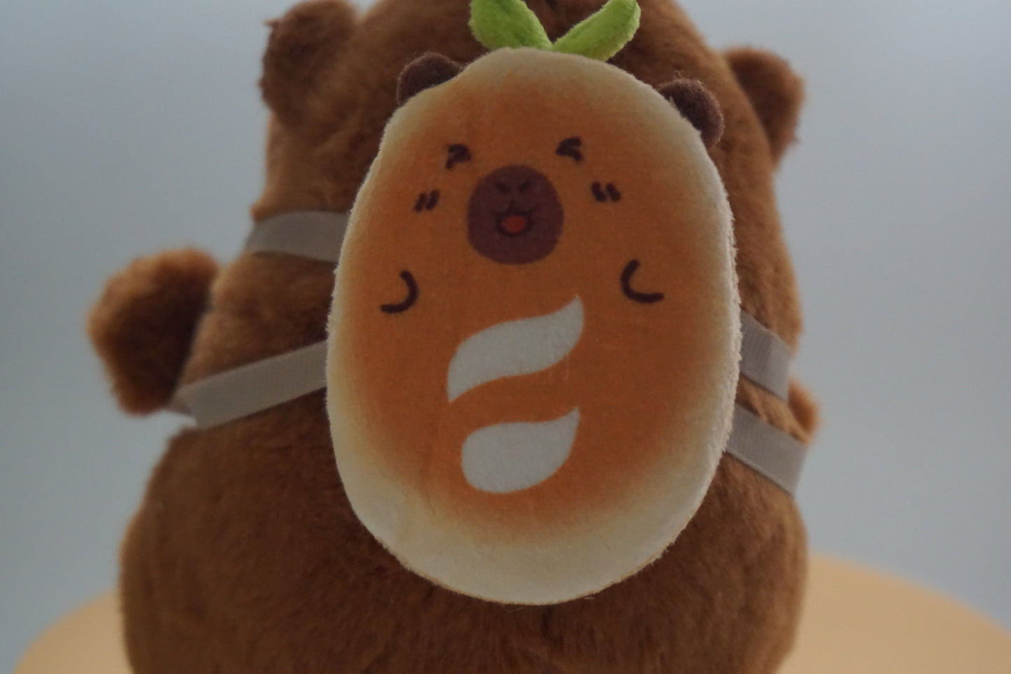 Capy Buddy – Capybara Plüsch-Anhänger für Tasche & Rucksack